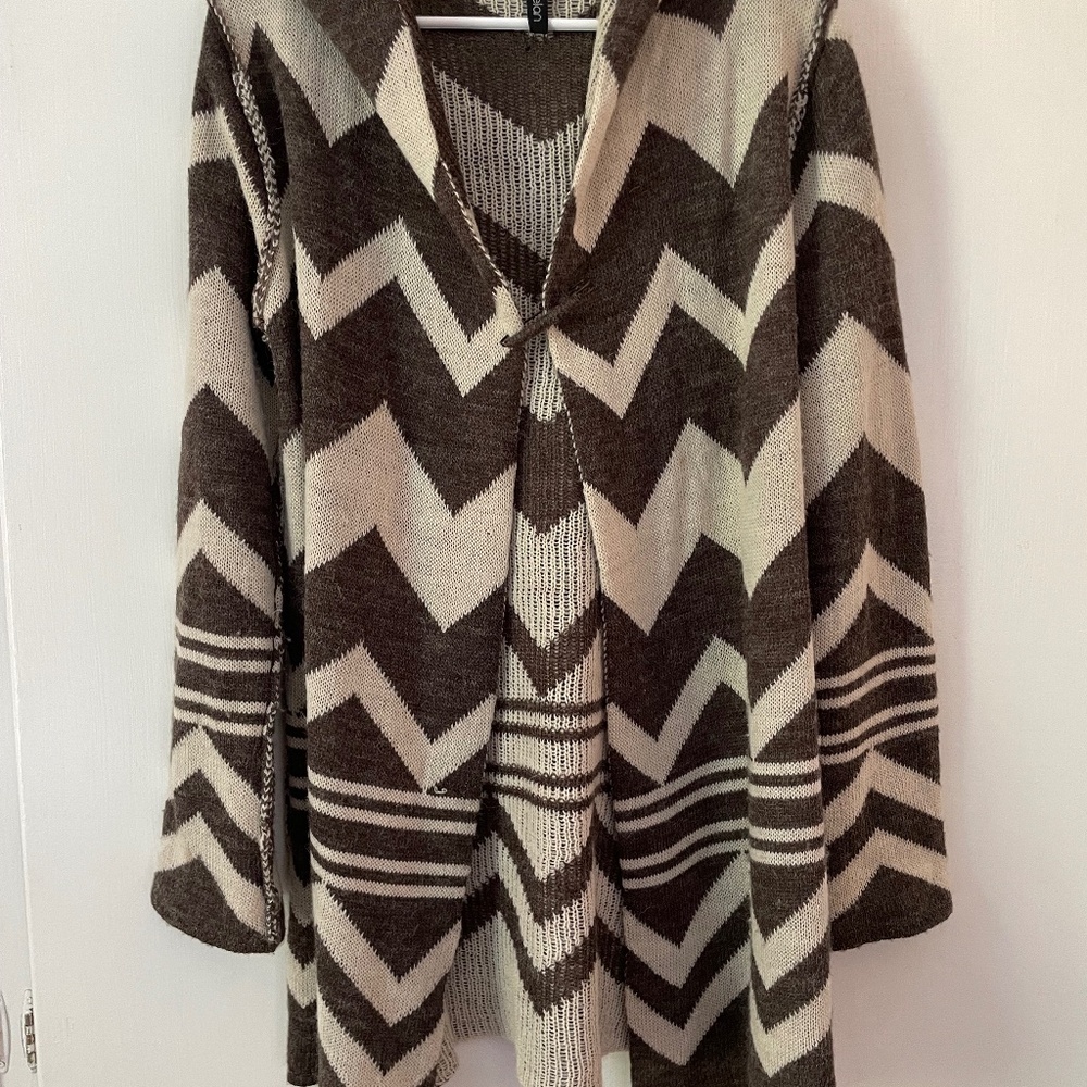 Elan Size Medium Brown and Tan Patterned Chevron Hooded Cardigan/Sweater